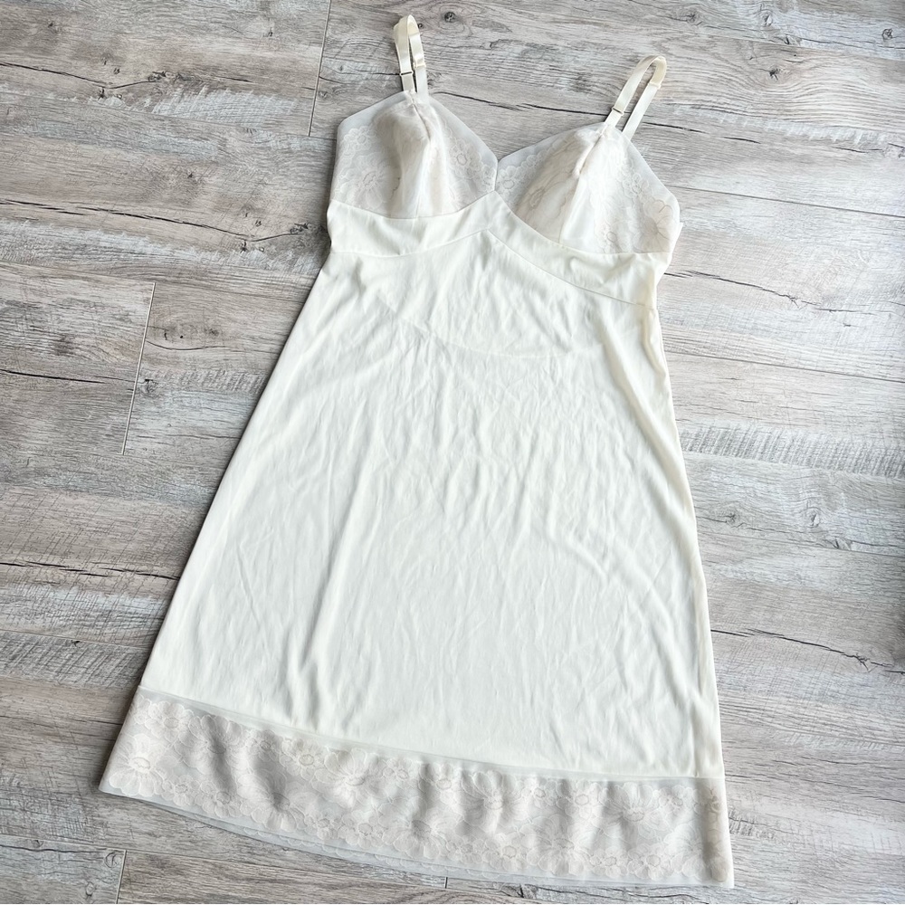 Vintage Vanity Fair 100% Nylon Lace & Floral Slip Nightie Womens